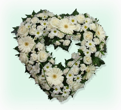Traditional Heart Wreath (W41)O